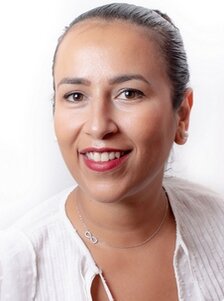 jihane - conseillère assurance expatrié senior